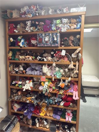 Huge Lot of Beanie Babies Collectibles